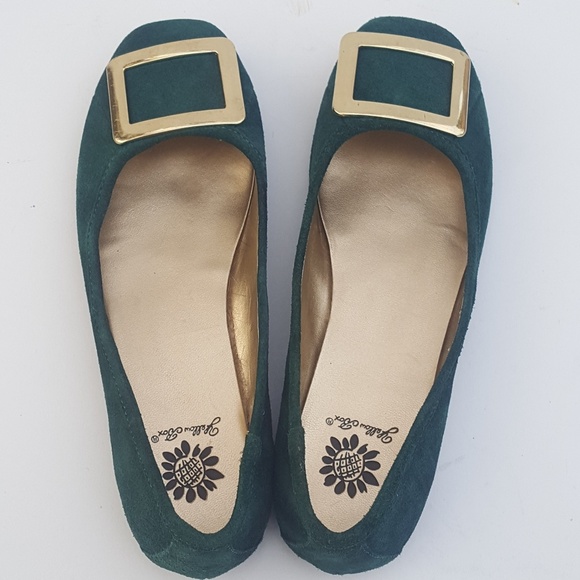 Yellow Box Leather Flats 6.5 Gold Buckel Toe NICE! - Picture 3 of 7